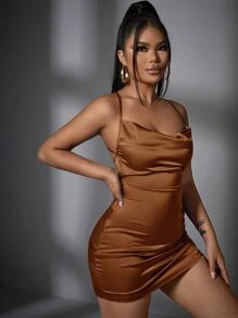 SHEIN SXY 垂墜側抽繩露背繫帶緞面緊身連衣裙 - 棕色 - 查看 4