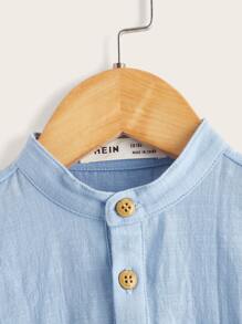 SHEIN Young Boy Mock Neck Half Button Patched Pocket Shirt