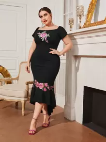 Modelyn Plus Floral Embroidery Mermaid Hem Dress - Black - View 2