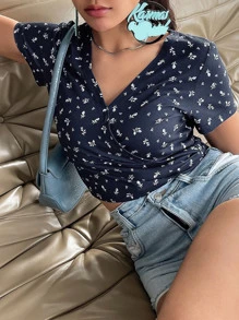 DAZY Ditsy Floral Print Surplice Neck Tee - Navy Blue - View 4