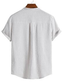 Manfinity Homme Hombres Camisa de rayas con botón irregular - Blanco - Ver 2