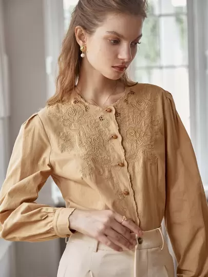 Simple Retro Floral Embroidered Single Breasted Blouse