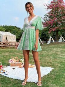 Vestido con estampado al azar con cordón trasero de cuello V - Verde - Ver 4