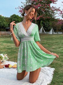 Vestido con estampado al azar con cordón trasero de cuello V - Verde - Ver 6