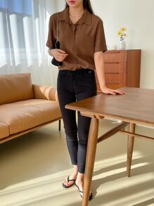 DAZY Blusa casual suelta de manga corta con bolsillo, unicolor, estilo negocios casuales de verano para mujer - Café integral - Ver 4