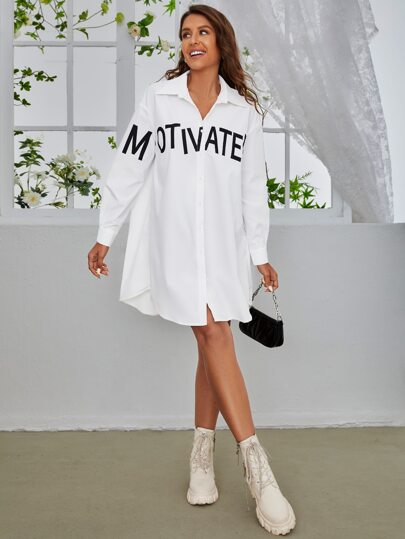 فستان بطباعة عبارة وأزرار أمامية