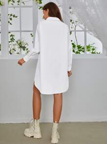 SHEIN Essnce Đầm Cao thấp Nút phía trước Lá thư Giải trí - trắng - Xem 2