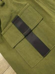SHEIN Camiseta De Cuello Redondo Para Niña Y Pantalones Cortos Con Cinturón Y Doble Bolsillo