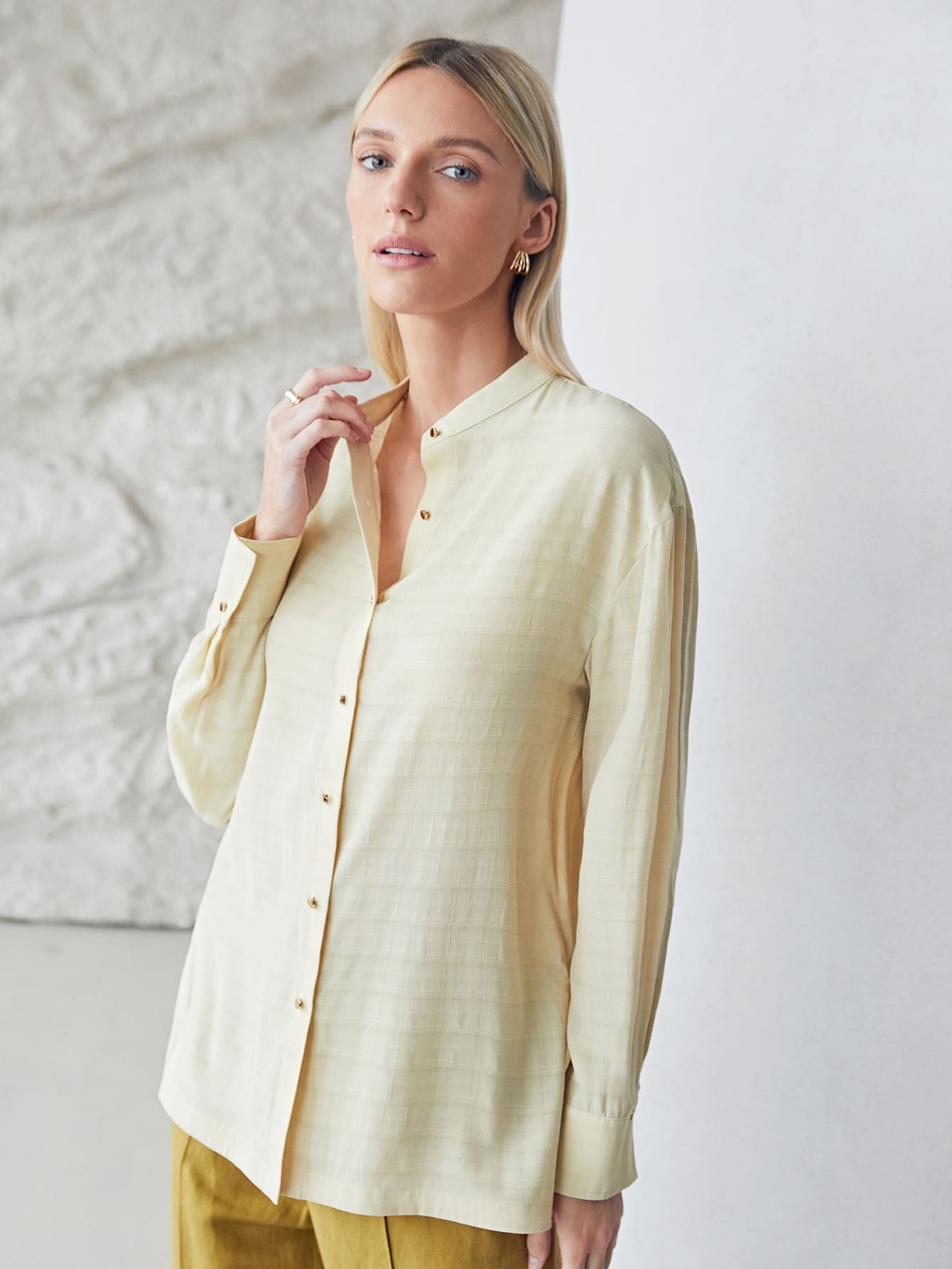 VISCOSE MOCK NECK BLOUSE