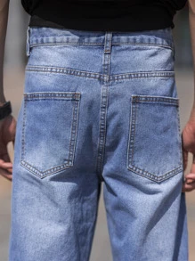 Manfinity Hombres Jeans de pierna recta fuego & con diseño de parche de letra desgarro - Azul lavado medio - Ver 4