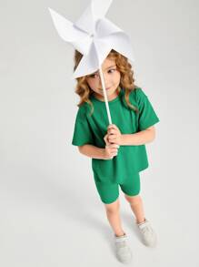 SHEIN Toddler Girls Cotton Drop Shoulder Top & Cycling Shorts Set - Green - View 3