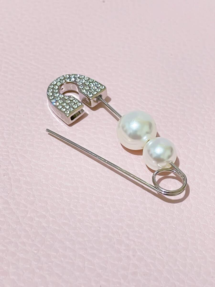 1pc Faux Pearl & Rhinestone Decor Safety Pin Design Earring - Silver - View 1