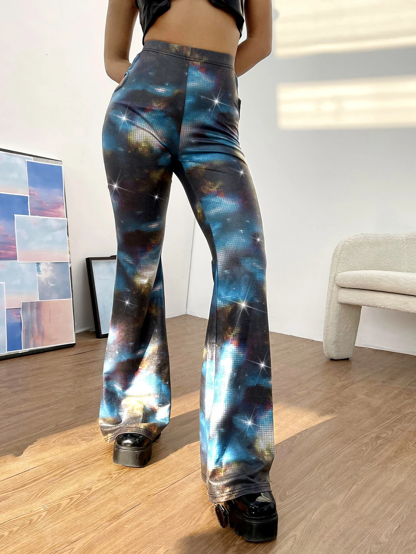 Miniatura 3 de Pantalones acampanados con estampado de galaxia con abertura lateral