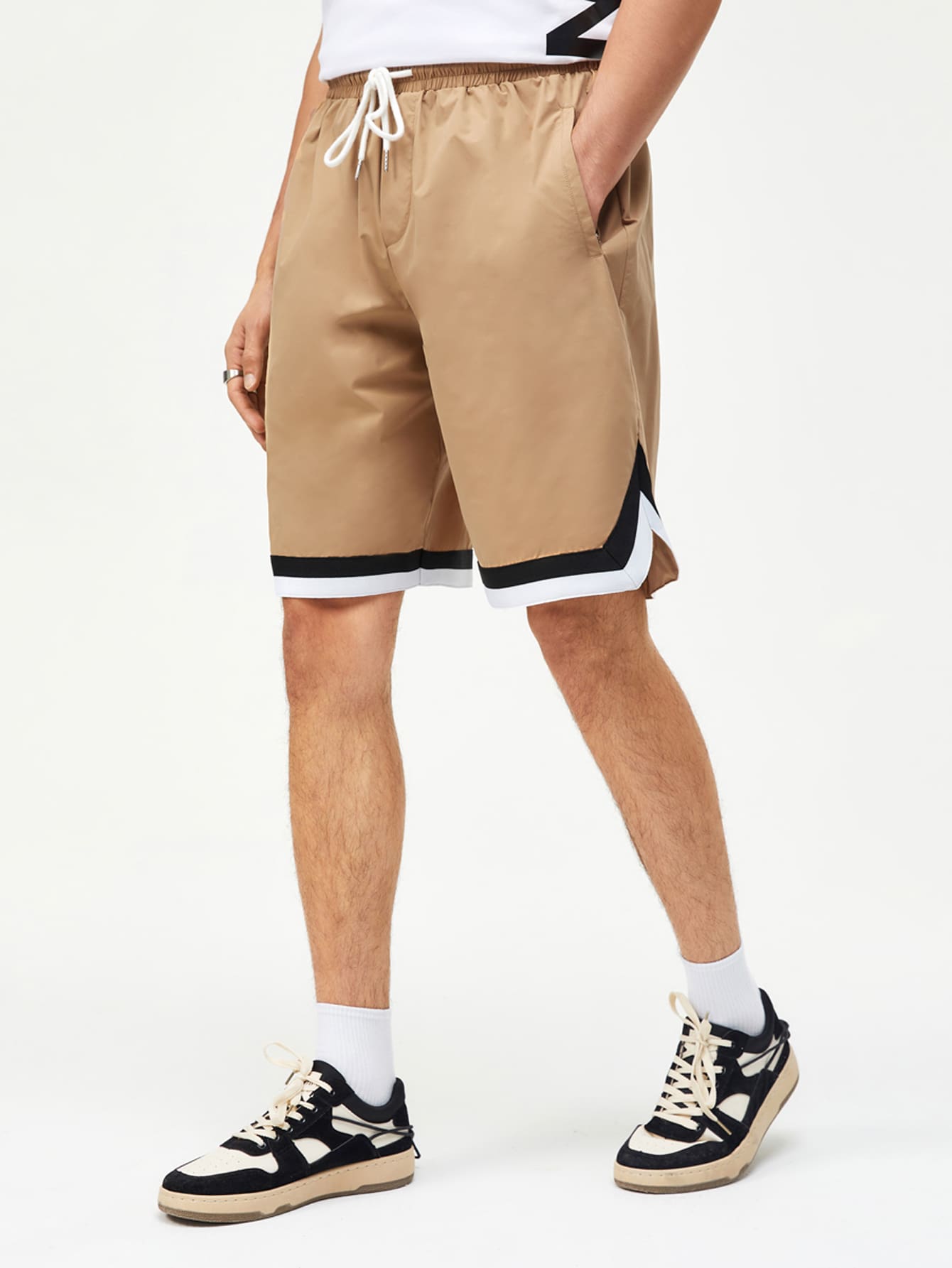 Manfinity 男士拼接邊斜插口袋腰部抽繩短褲 - 卡其色 - 查看 1