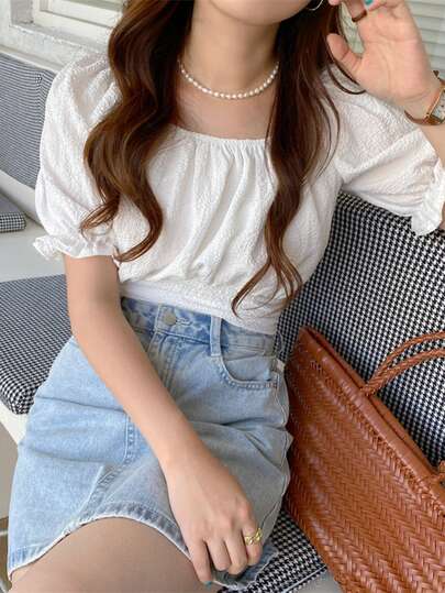 Áo croptop màu trắng trơn, viền bèo nhún, buộc dây phía sau, kiểu dáng thường ngày cho mùa hè.