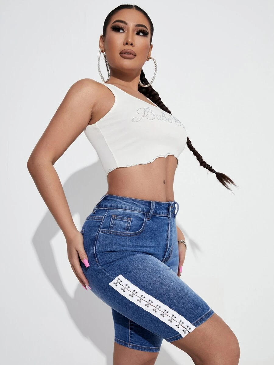 SHEIN SXY Hook And Eye Side Denim Shorts - Medium Wash - View 1