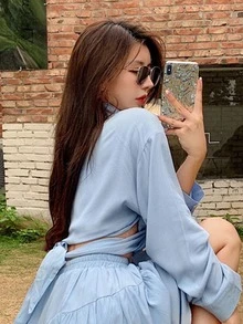 Kemeja Crop Model Silang dengan Bahu Jatuh Polos - Dusty Blue - View 2