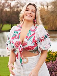 SHEIN VCAY 大碼熱帶圖案水溶蕾絲拼接褶邊前打結短款上衣 - 彩色 - 查看 3