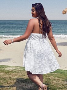 SHEIN Unity 大碼提花繞頸露背洋裝 - 白色 - 查看 2