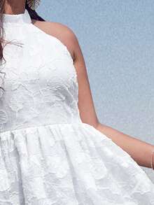 SHEIN Unity 大碼提花繞頸露背洋裝 - 白色 - 查看 3