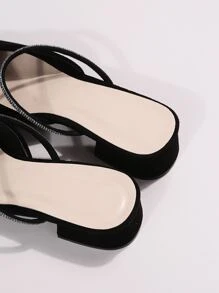 Nuovi sandali slip-on con tacco medio e punta affusolata per primavera/estate, stile francese, mule senza back con borchie per donne