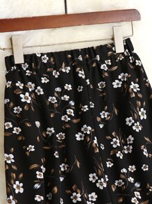 SHEIN LUNE Plus Allover Floral Print Skirt - Black - View 5