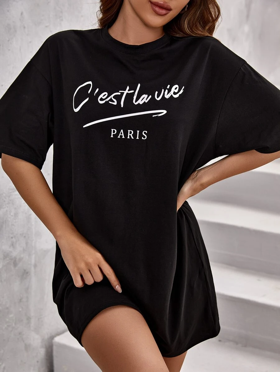 SHEIN Frenchy Vestido estilo camiseta de hombros caídos con estampado de slogan - Negro - Ver 1