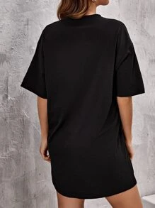 SHEIN Frenchy Vestido estilo camiseta de hombros caídos con estampado de slogan - Negro - Ver 2