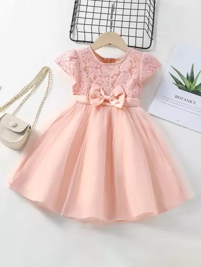 SHEIN 年轻女孩对比色蕾丝蝴蝶结前网眼下摆派对连衣裙婴儿优雅连衣裙桃色连衣裙适合年轻女孩