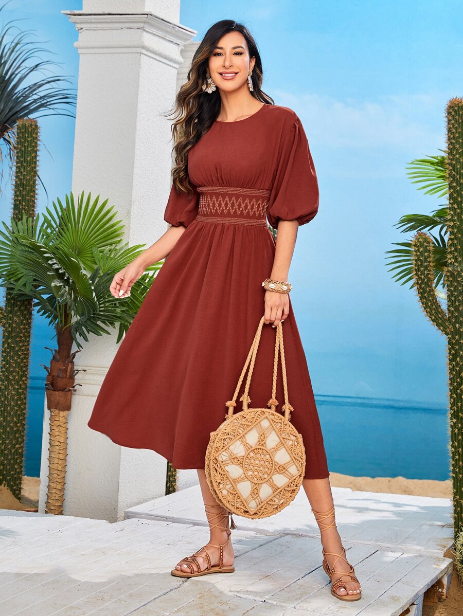 Mulvari 燈籠袖幾何刺繡腰部打褶連衣裙 - 酒紅色 - 查看 1