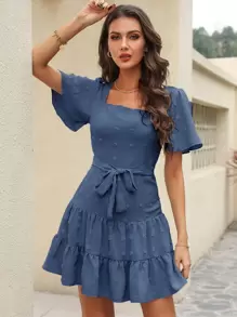 SHEIN VCAY Vestido con cinturón de lunares bajo con fruncido - Neblina azul - Ver 1