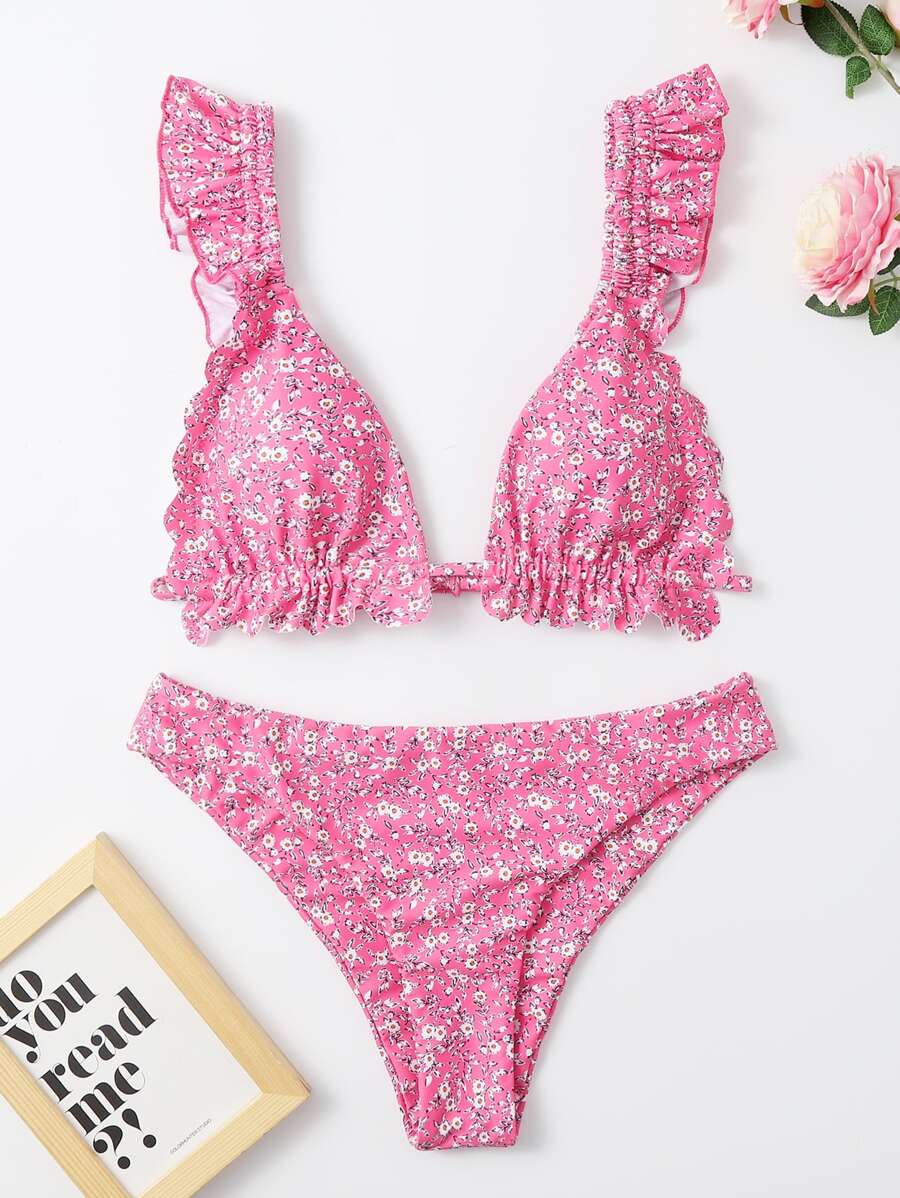 碎花印花扇贝边比基尼套装，适合夏季海滩度假
