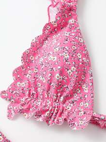 碎花印花扇贝边比基尼套装，适合夏季海滩度假