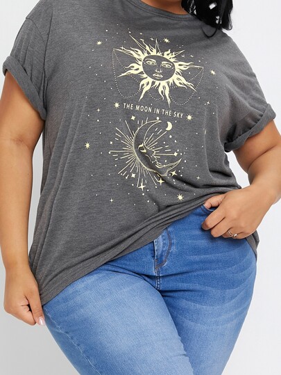 Camiseta con estampado de sol y luna de manga enrollada