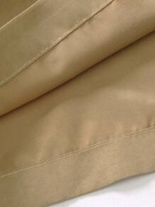 Manfinity 男士蝴蝶和字母圖案抽繩短褲 - 卡其色 - 查看 4