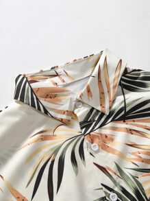 Manfinity RSRT Men Tropical Print One Pocket Front Shirt , Short Sleeve Button Up Graphic Colorful Shirt , Beach Friends - Apricot - View 7