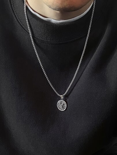 Fashionable and Popular Men Figure Detail Round Pendant Necklace Alloy for Jewelry Gift and for a Stylish Look