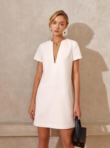 缺口領後鎖孔直筒連衣裙 - 白色 - 查看 5