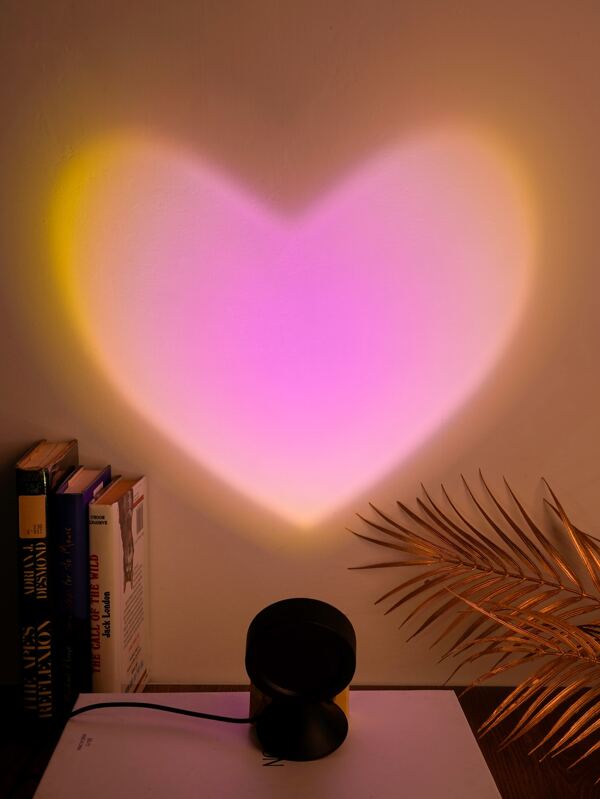 Pequeño cargador de pared USB con atmósfera, lámpara de proyección de decoración para el dormitorio con corazones rosados, corazones rojos y atardecer de 16 colores