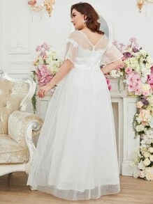 SHEIN Belle Plus Floral Embroidery Mesh Insert V-Back Wedding Dress Without Veil - White - View 2