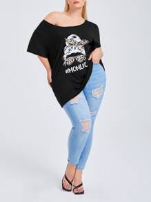 Camiseta oblicuo cuello con estampado de figura - Negro - Ver 3