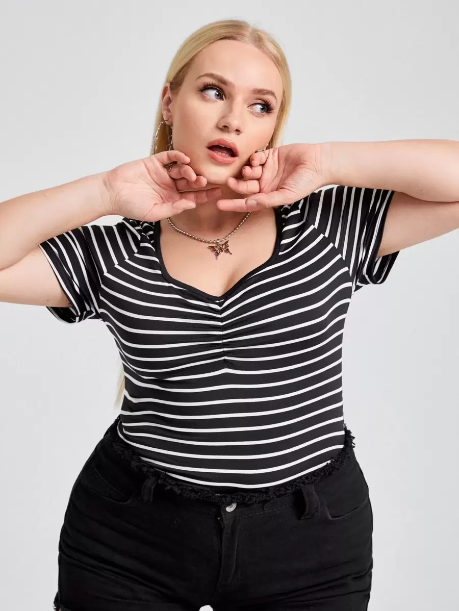 SHEIN Essnce Áo thun sọc cổ tim Plus, mùa hè - Đen và trắng - Xem 1