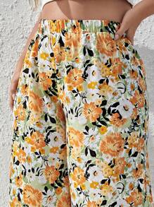 SHEIN Frenchy Plus Allover Floral Wide Leg Trousers - Multicolor - View 5