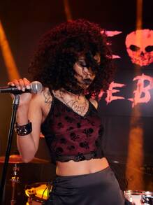 ROMWE Grunge Punk Top de tirantes en contraste de cráneo de malla - Multicolor - Ver 4