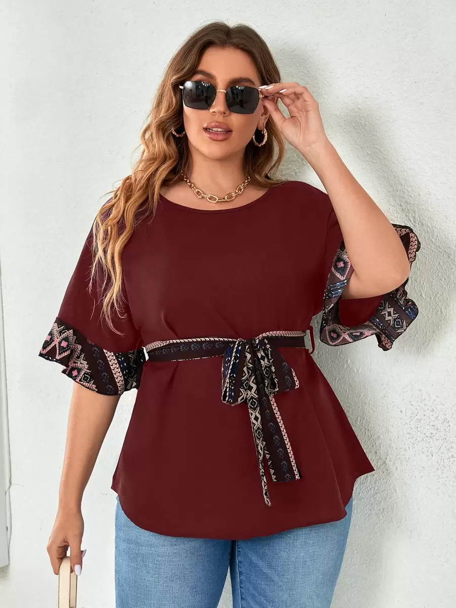 Mulvari 勃艮第红色加几何印花荷叶边袖系带衬衫