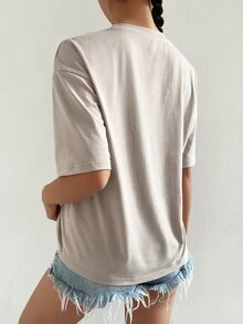 SHEIN Unity Camiseta de hombros caídos con estampado de slogan - Caqui - Ver 2