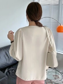 DAZY Blusa con botón delantero de manga farol - Beis - Ver 3