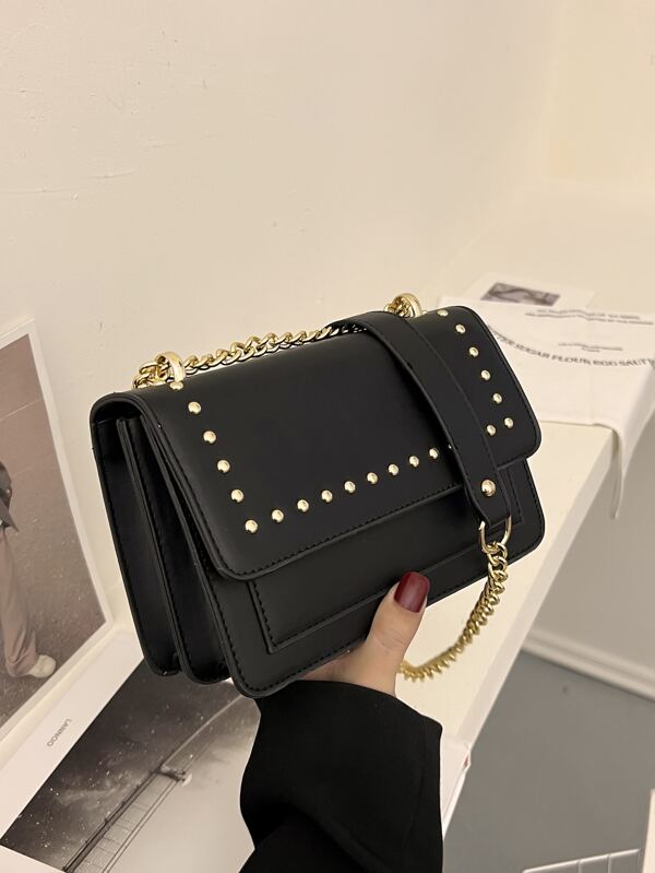 Quadratische Tasche mit Nieten Dekor, Klappe