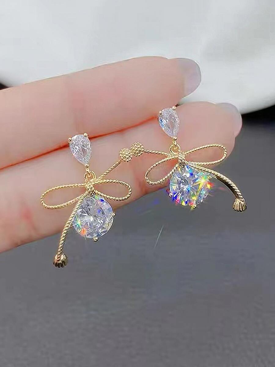 水鑽和蝴蝶結裝飾耳墜