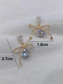 水鑽和蝴蝶結裝飾耳墜